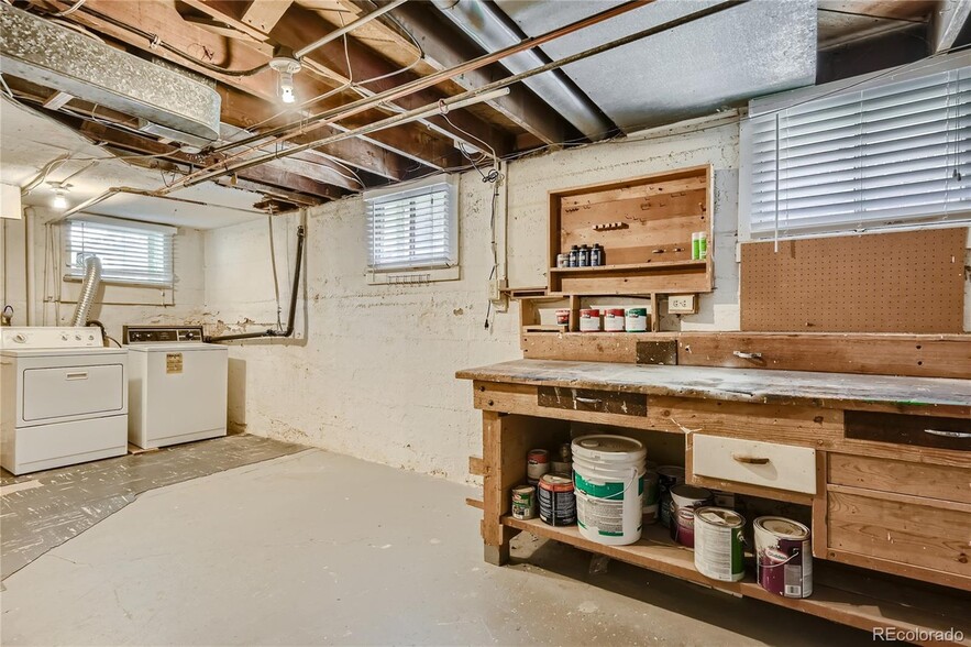 Building Photo - 1034 S Corona St