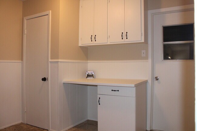 Building Photo - PRE-LEASING For August! 4 Bedroom/ 2 Bath Updated house close to TTU and LCU