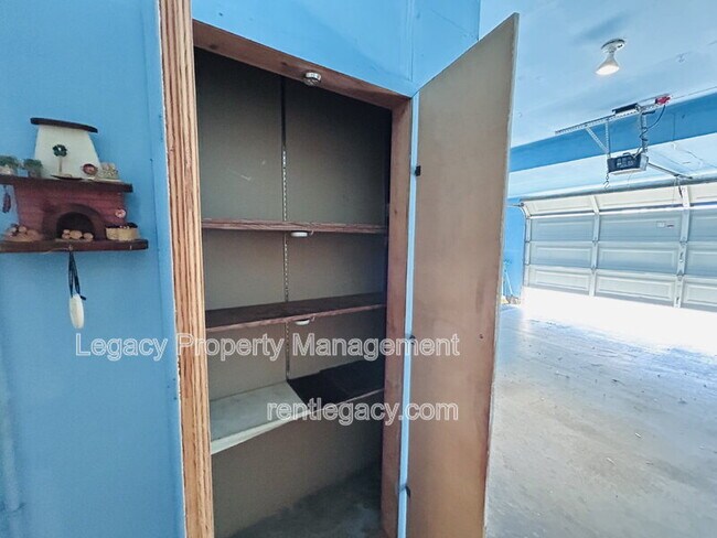 Building Photo - 232 Redstone Cir