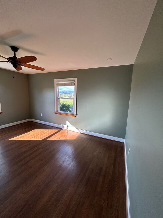 Building Photo - Remodeled rancher just outside of Frederick with stunning mountain views ready for you!