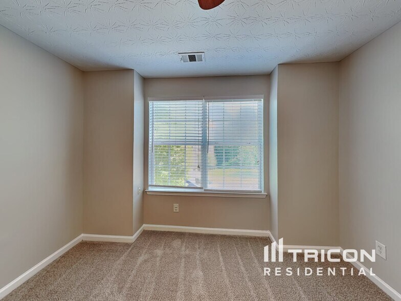 Building Photo - 158 Parkview Pl Dr