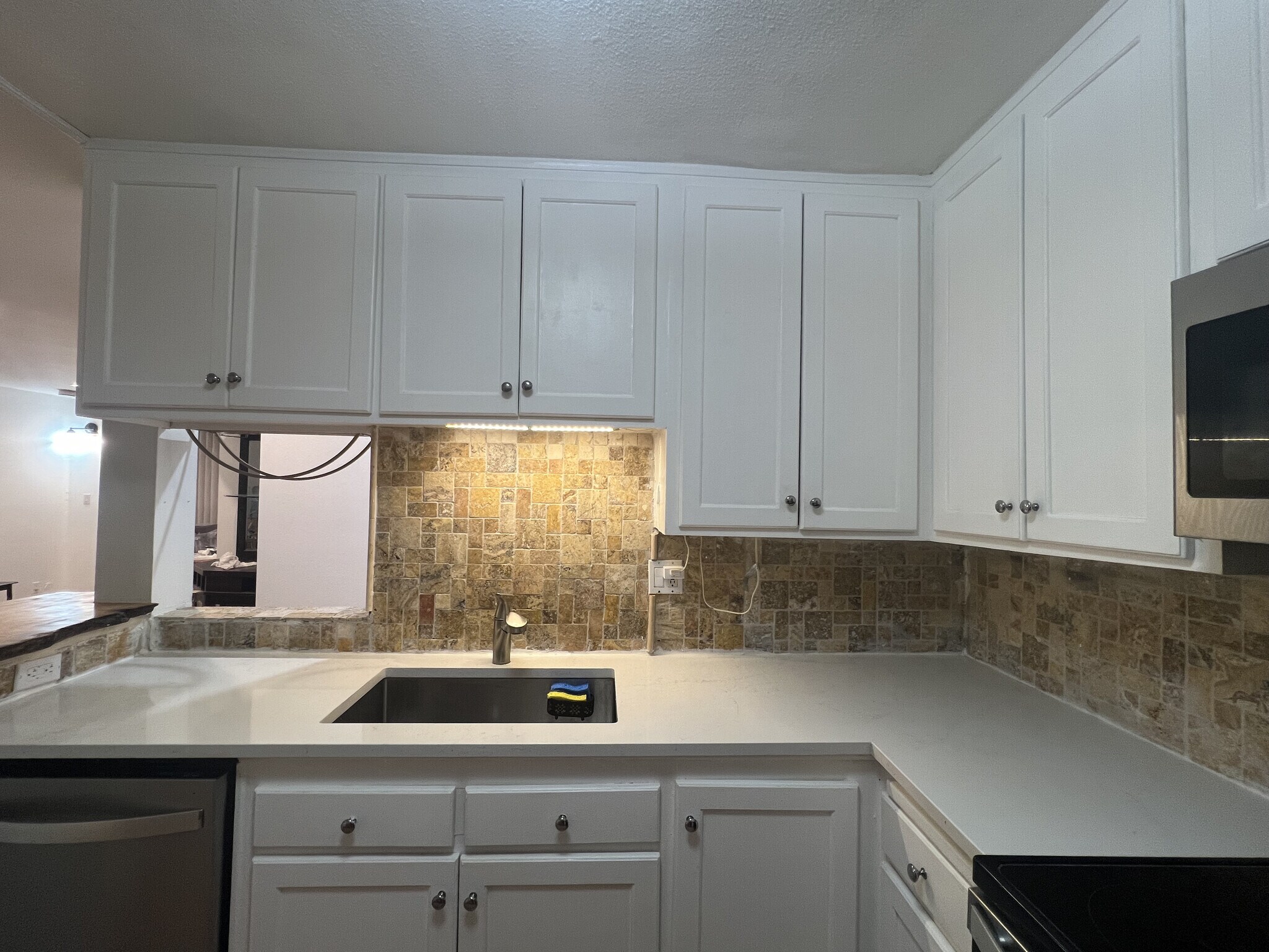 Building Photo - 439 S Catalina Ave