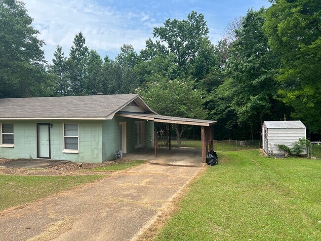 Building Photo - 3 bedroom 1 bathroom in Northport