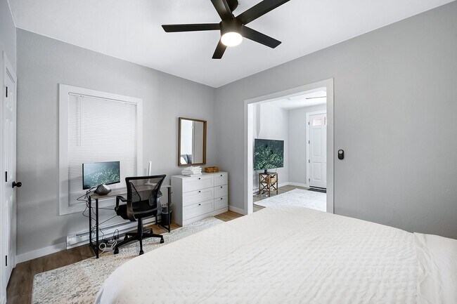 Building Photo - Remodeled 1BD, 1BA in the Highlands with Back Yard