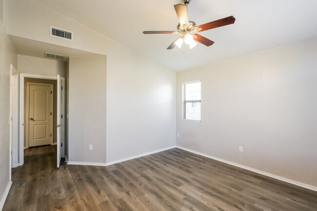 Building Photo - 6898 W Quailwood Way