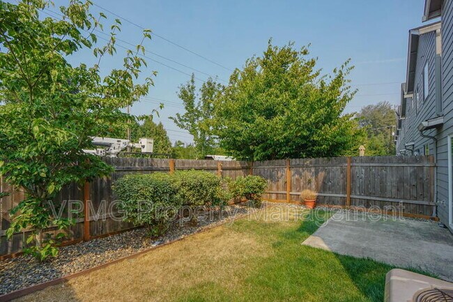 Building Photo - 13602 NE 75th Cir