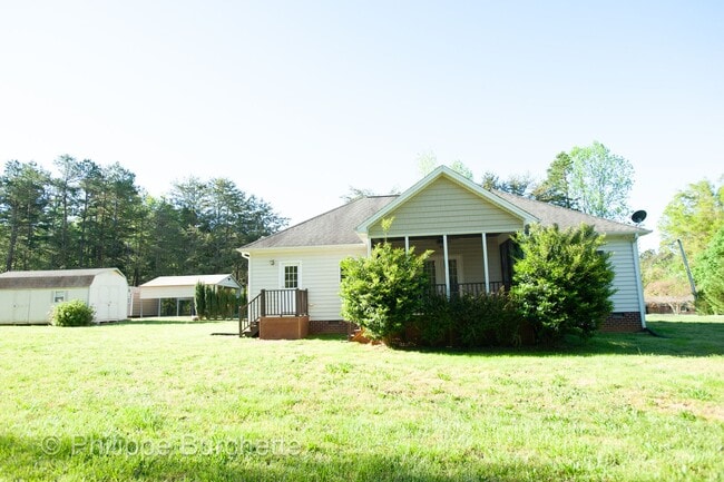 Building Photo - $1,800 – 3-bedroom, 2-bathroom house in Ro...