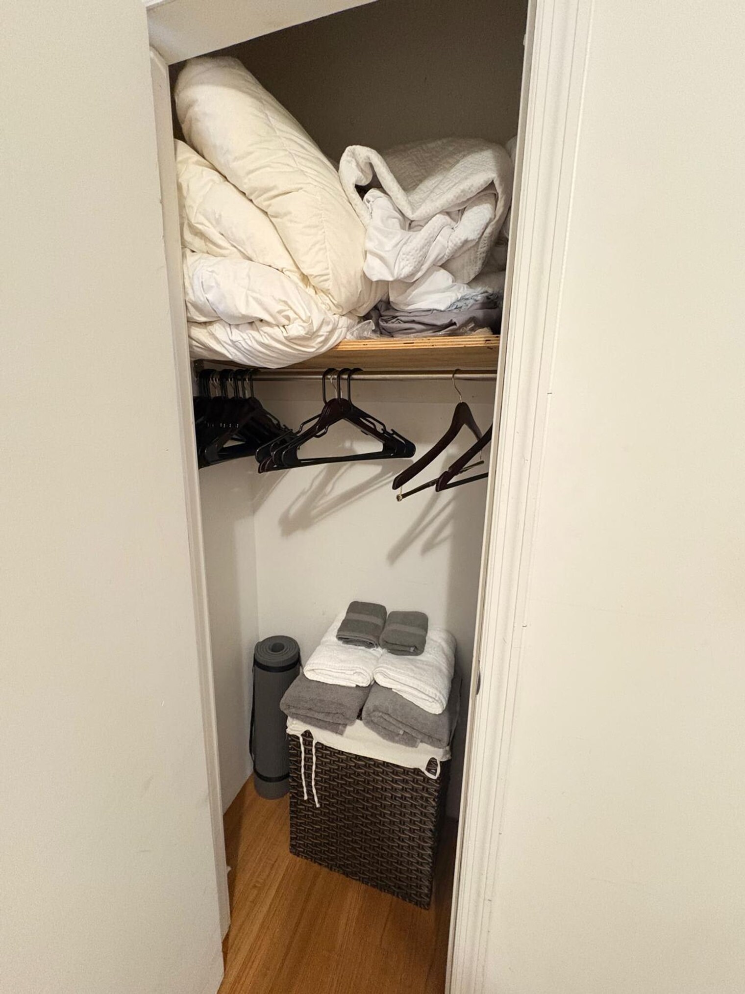 Building Photo - 402 E 11th St