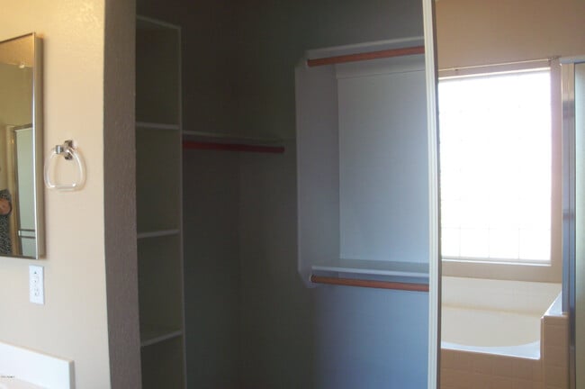 Building Photo - 5456 W Kristal Way