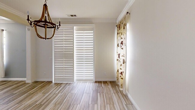 Building Photo - 4 bedroom 3 bath Fairway Canyon Home