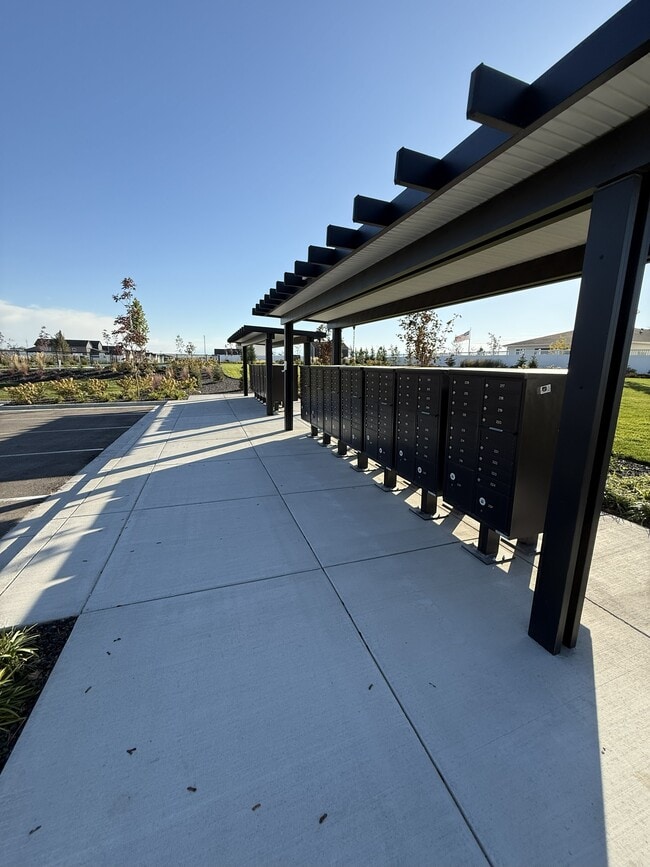 Building Photo - 15350 Blue Pinion Ave