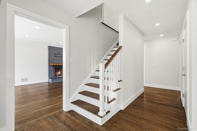 Building Photo - 7 Rural Dr