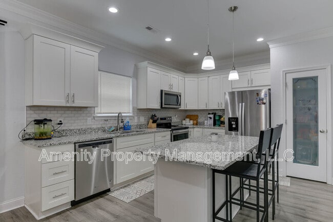 Building Photo - 614 Rolfe St