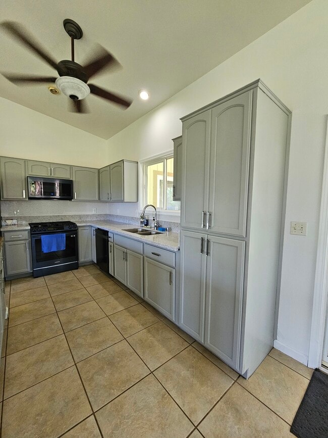 Building Photo - 15-1817-1817 14th Ave