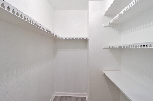 Building Photo - 5929 Queensloch Dr