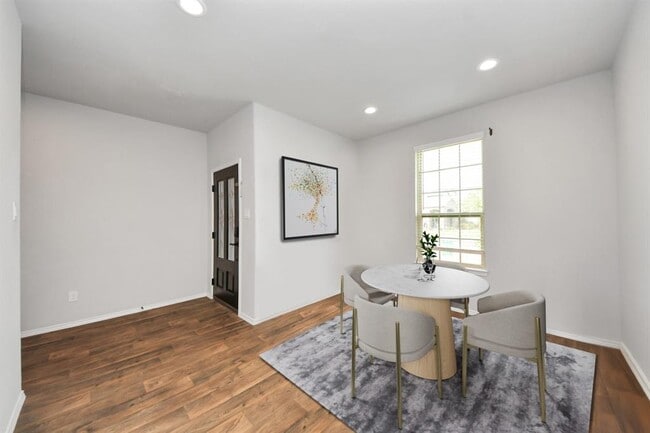 Building Photo - 5426 Clover Blossom Ln