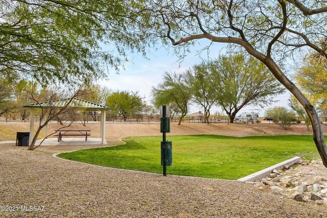 Building Photo - Beautiful 3Bed & 2Bath w/ Den, near Davis Monthan, Vail school district