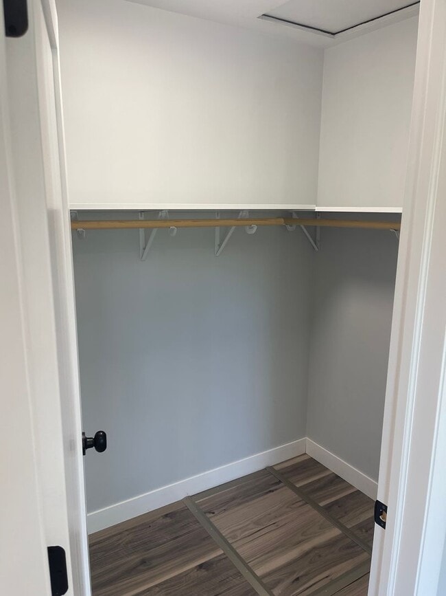 Building Photo - 4 Bedroom Home on 4 Acres, Crown Point Schools!