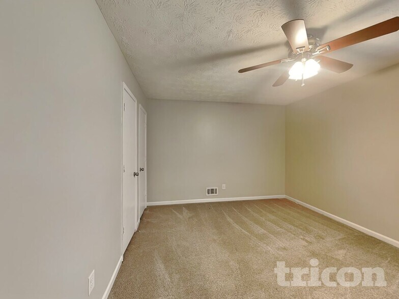 Building Photo - 103 Valley Rd