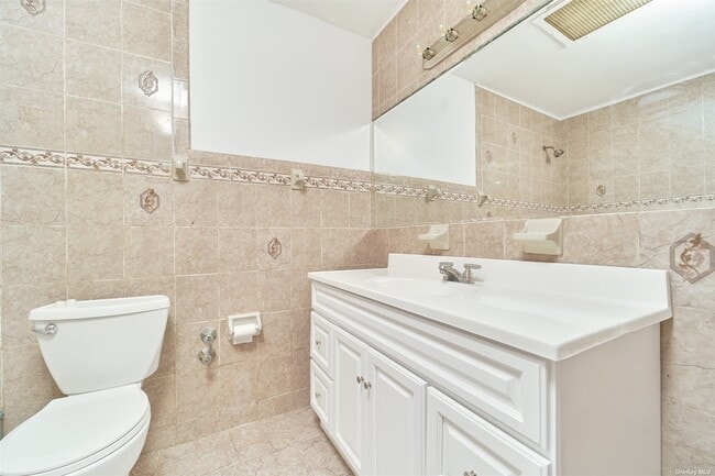 Building Photo - 1283 E 56th St