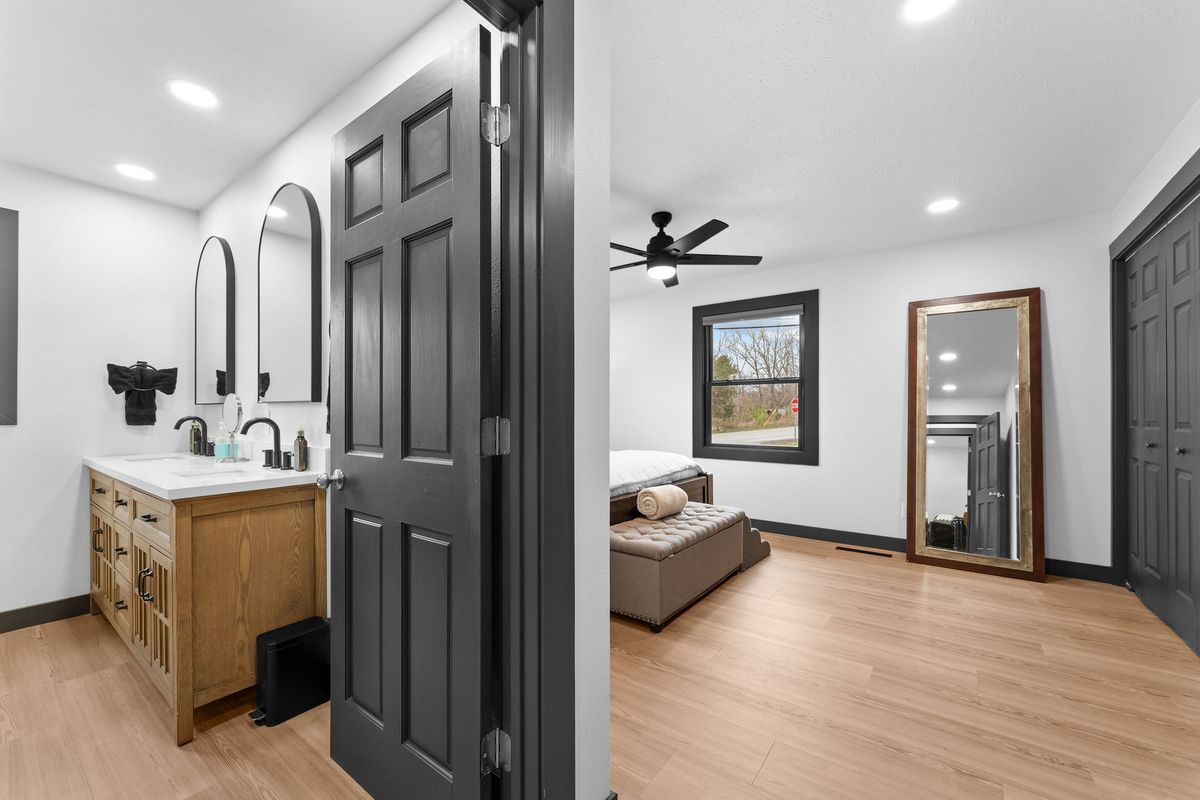 Building Photo - 118 Combs St