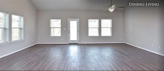 Building Photo - 533 Gabrielle Anne Dr