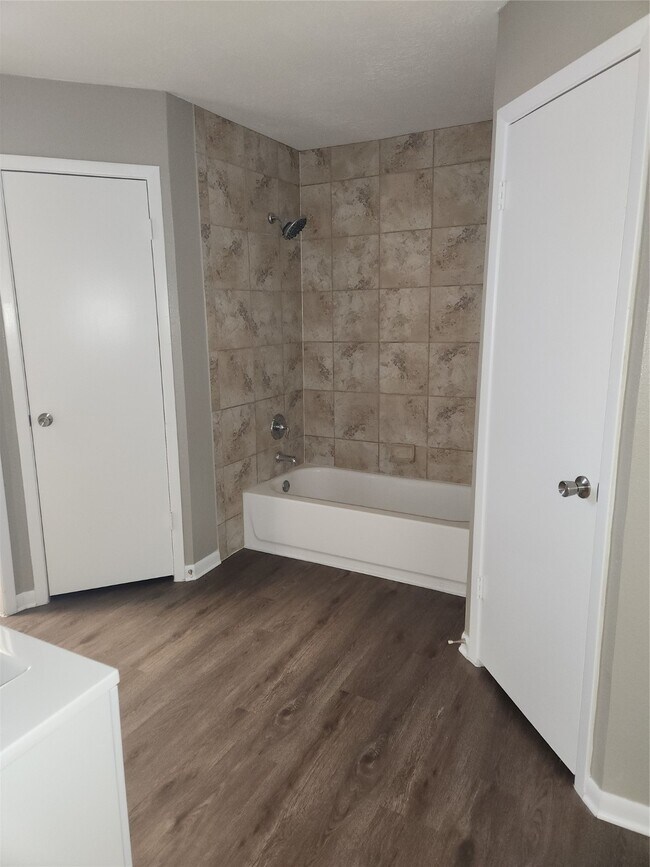 Building Photo - 23918 Beaverwood Dr