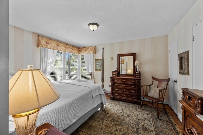 Building Photo - 201 Brookfield Ave