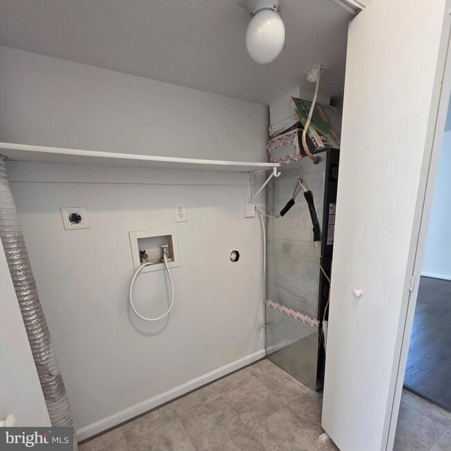Building Photo - 404 Trefoil Pl