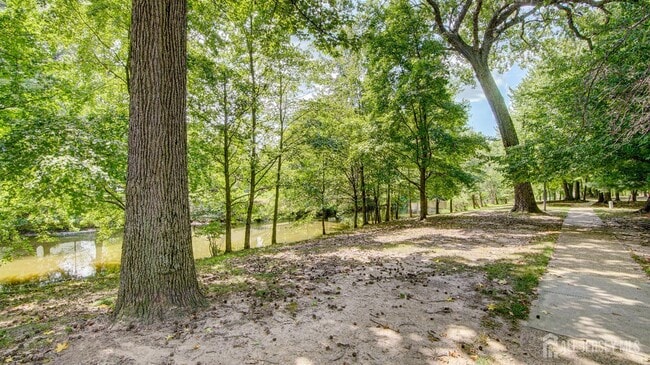 Building Photo - 267 Constitution Cir