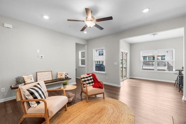 Building Photo - 324 Commons Ave