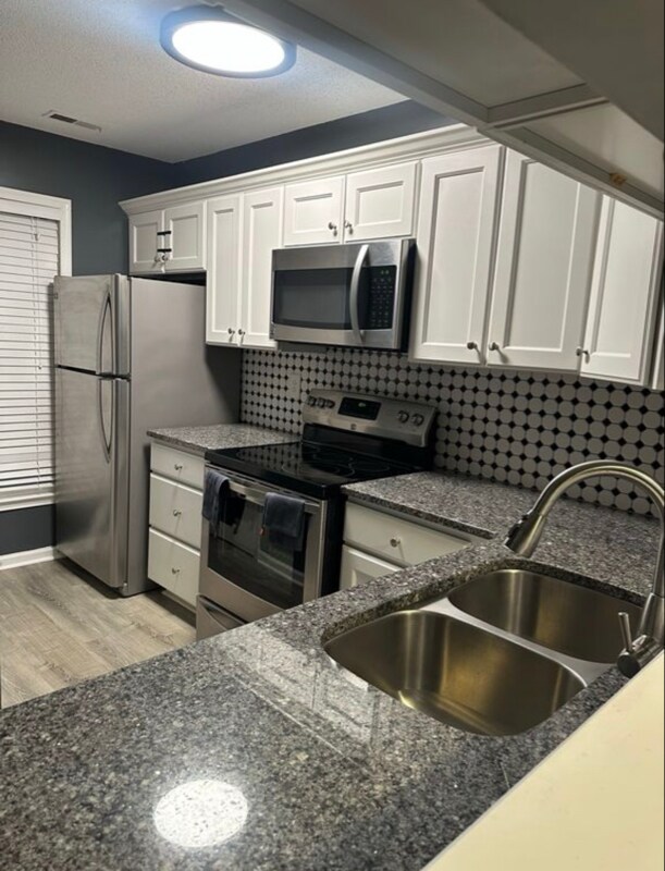 Building Photo - 15 Grove Park Rd