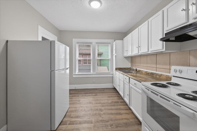 Building Photo - 3403 Broadway St