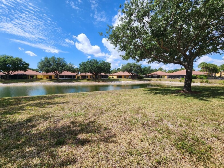 Building Photo - 2/2 Lehigh in Vistana Villas $500.00 Off First Month