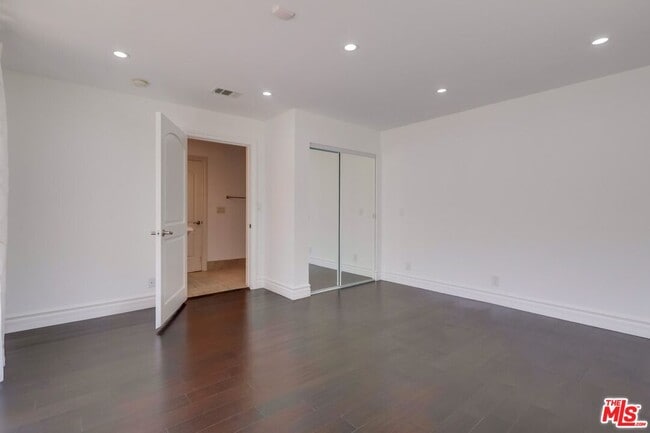 Building Photo - 114 S Layton Dr