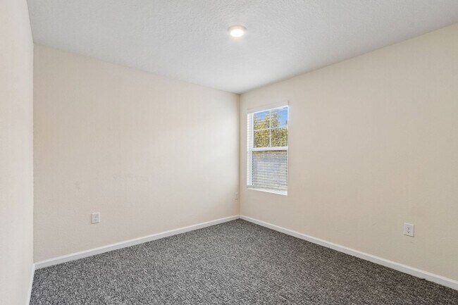 Building Photo - 86928 Mainline Rd