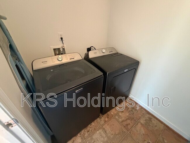 Building Photo - 1124 Rodgers St