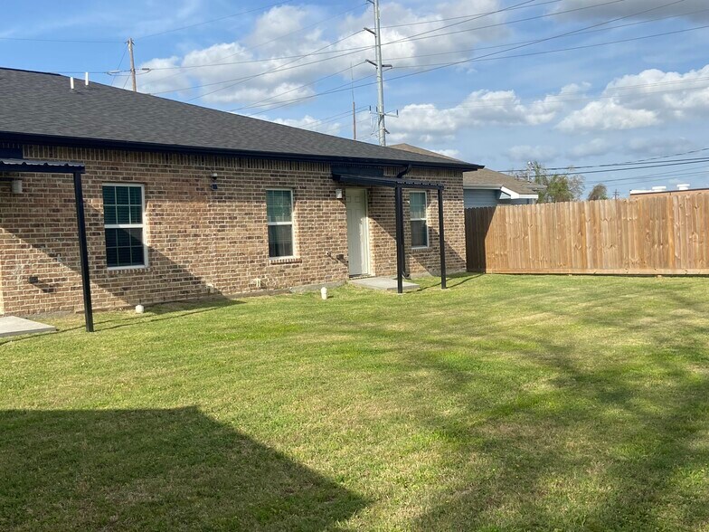 Fenced backyard. - 2923 Pecos St