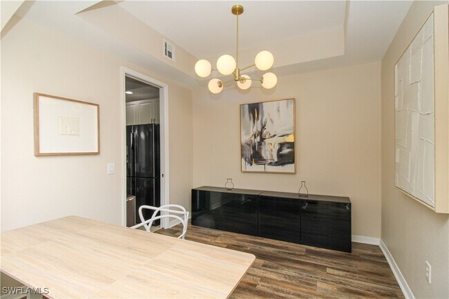 Building Photo - 1355 Mariposa Cir