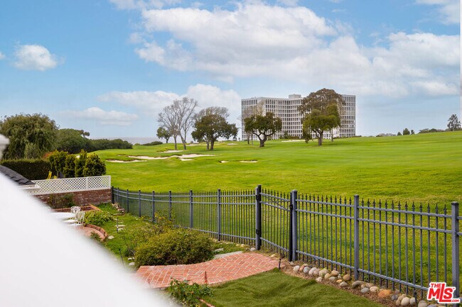 Building Photo - 1110 W Muirlands Dr