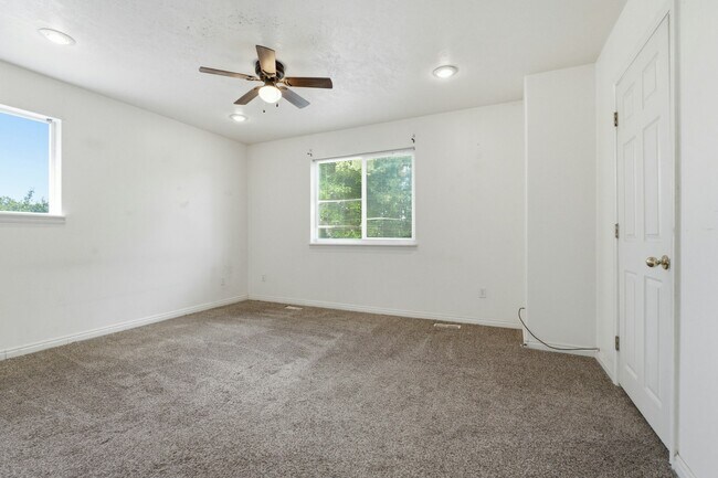 Building Photo - 154 N 800 E
