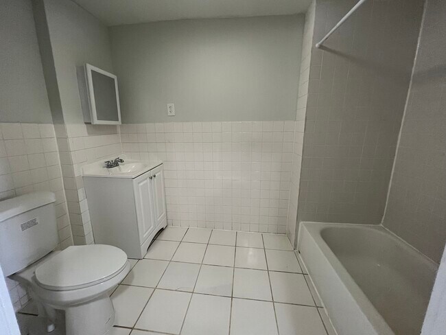 Building Photo - 1151 W 19th St