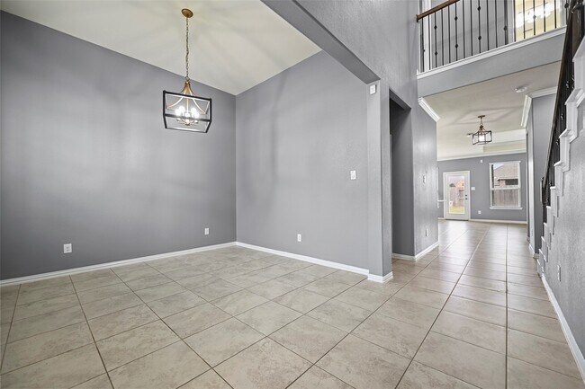 Building Photo - 2411 Lowndes Point