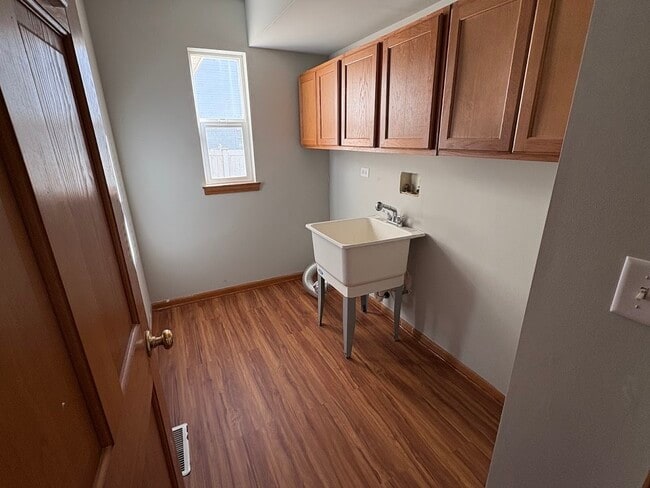 Building Photo - 23901 Cahills Way