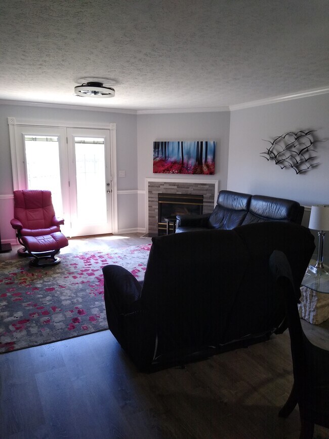 Building Photo - 101 Pinewood Dr