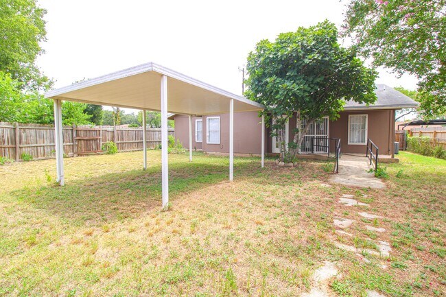 Building Photo - 2729 Christian Dr