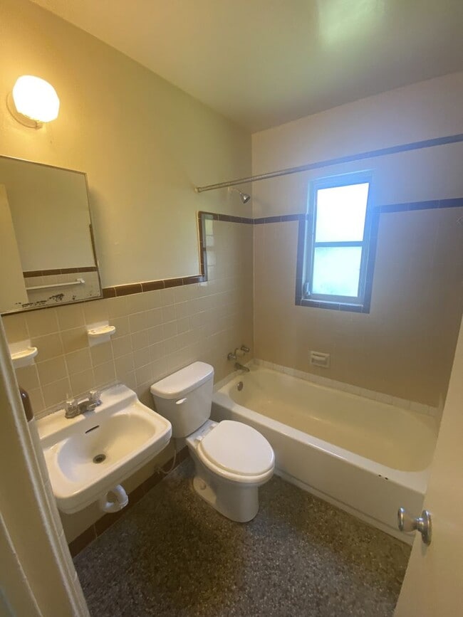 Building Photo - 2 bed 1 Bath Leesburg