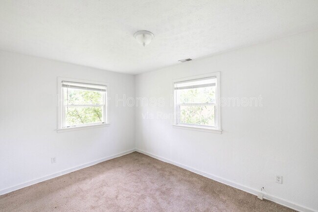 Building Photo - 6119 Nimitz Dr