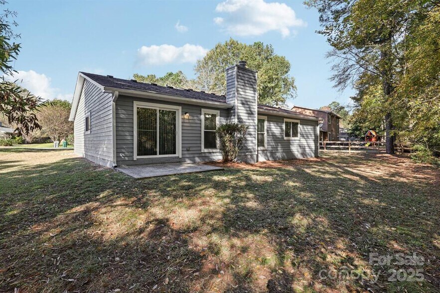 Building Photo - 7030 Huntsmaster Dr