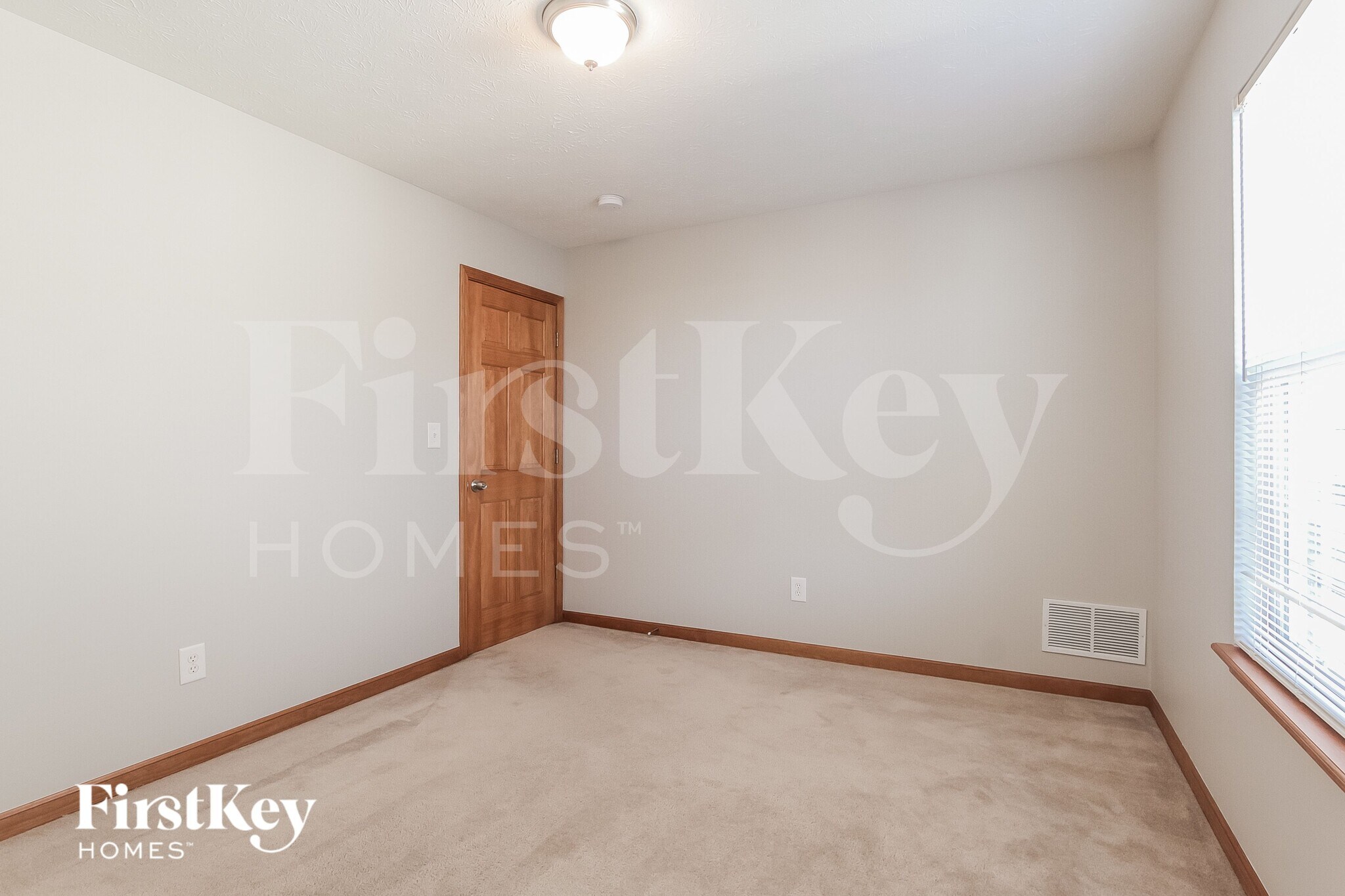 Building Photo - 1117 Central Park Blvd N